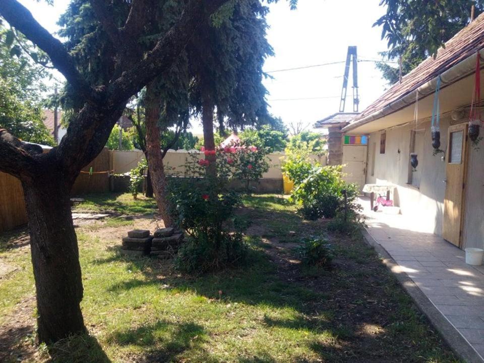 Kert Oevezeti Lakas Apartment Gyongyos Exterior photo